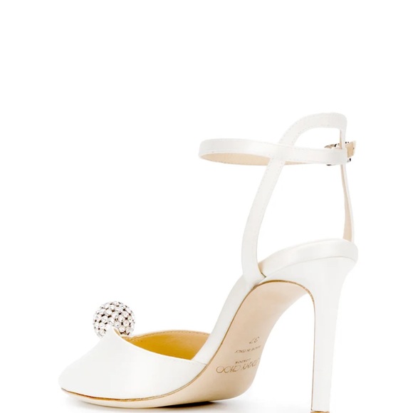 Jimmy Choo Sacora 85
Ivory Satin Sandals with Crystal-Embellished Sphere - Picture 3 of 12